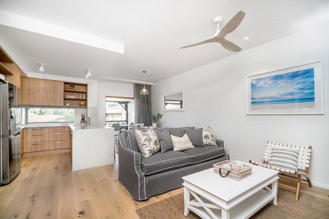 A PERFECT STAY - Luxe & Bloom - Sunshine Coast Guide 0