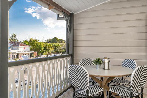 A PERFECT STAY - Luxe & Bloom - Sunshine Coast Guide 3