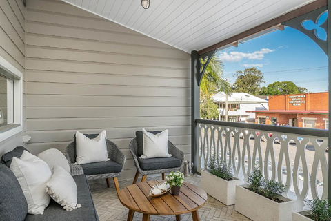 A PERFECT STAY - Luxe & Bloom - Sunshine Coast Guide 1