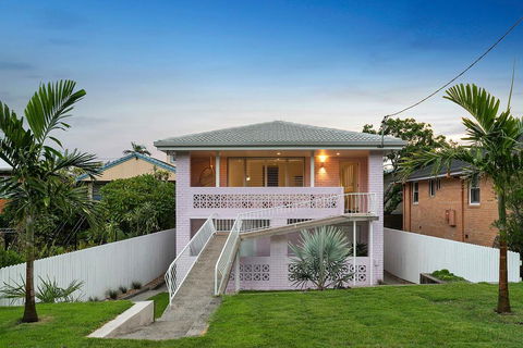 A PERFECT STAY - Sunset Beach - Summer Breeze - Sunshine Coast Guide 3