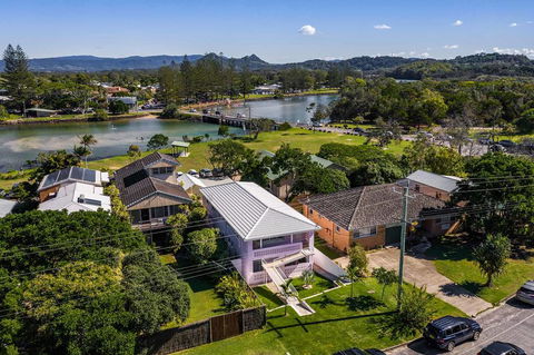 A PERFECT STAY - Sunset Beach - Summer Breeze - Sunshine Coast Guide 1
