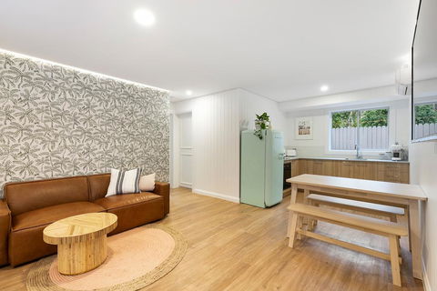A PERFECT STAY - Sunset Beach - Surfside - Sunshine Coast Guide 0