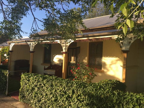 A Settlers Cottage Accommodation Bathurst CBD - Sunshine Coast Guide 2