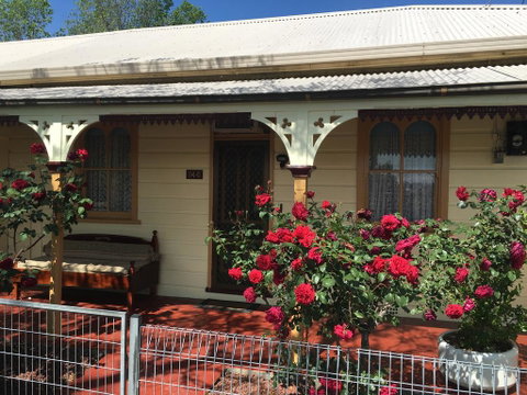 A Settlers Cottage Accommodation Bathurst CBD - Sunshine Coast Guide 1