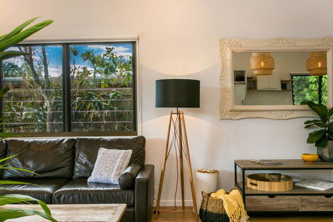 A SWEET ESCAPE - Alcorn House - Sunshine Coast Guide 1