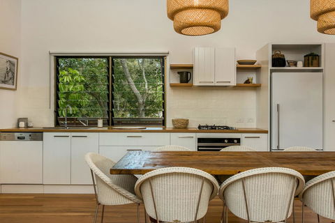 A SWEET ESCAPE - Alcorn House - Sunshine Coast Guide 2