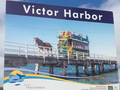 A Victor Harbour Retreat Aldinga Tony's Music Cottage - Sunshine Coast Guide 2