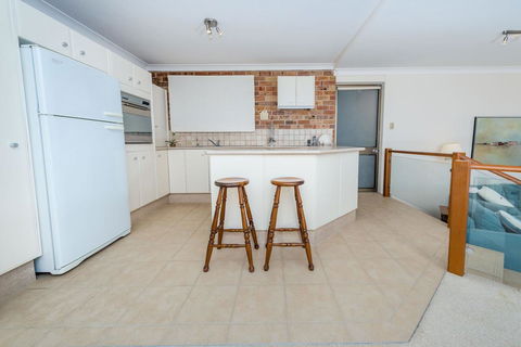 A Yachtsmans Rest, Unit 4/37 Victoria Parade - Sunshine Coast Guide 2