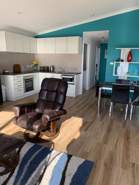 A1ViewBicheno Appartment - Sunshine Coast Guide 0