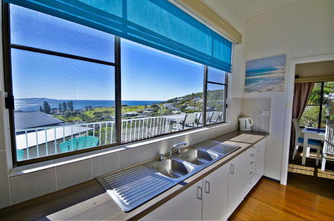 AAA Views, 2 View Street - Sunshine Coast Guide 2