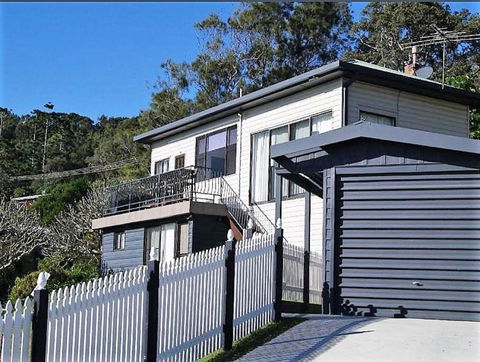 AAA Views, 2 View Street - Sunshine Coast Guide 1
