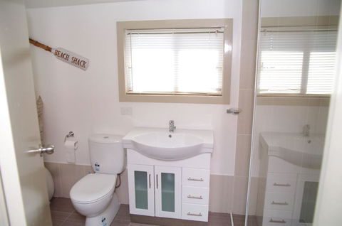 AAA Views, 2 View Street - Sunshine Coast Guide 3