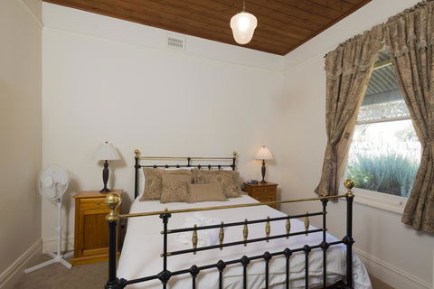 Abaleen House - Sunshine Coast Guide 1