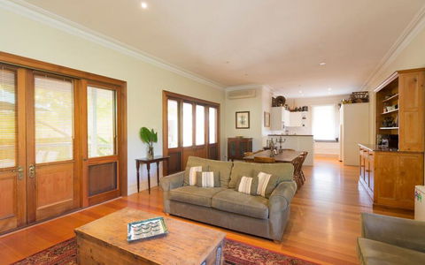 Abaleen House - Sunshine Coast Guide 3
