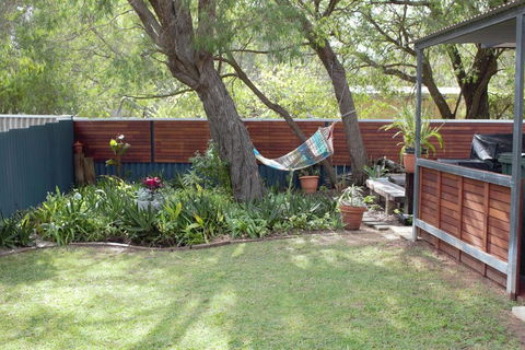 Abbey Beach Cottage - Sunshine Coast Guide 0