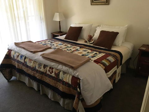 Abelia House B &B - Sunshine Coast Guide 1