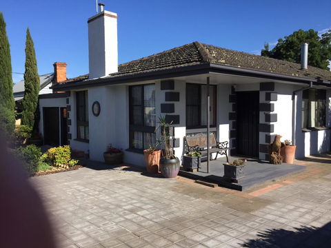 Abode33 - Sunshine Coast Guide 1