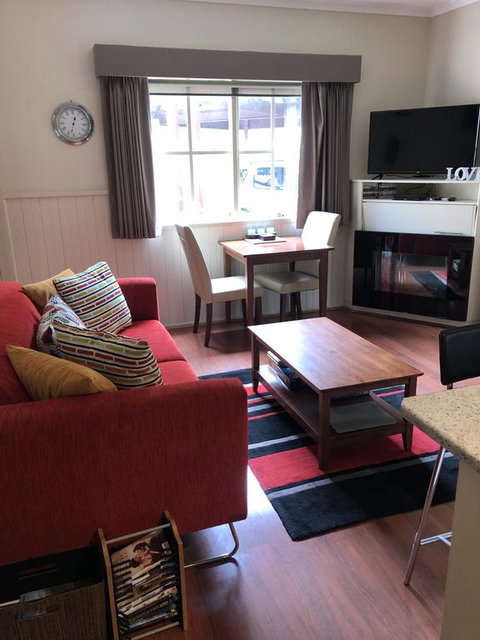 About Time Retreats- Studio Three - Sunshine Coast Guide 3