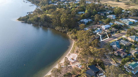 Above Sunset - 100m From The Paynesville Lakes - Sunshine Coast Guide 0