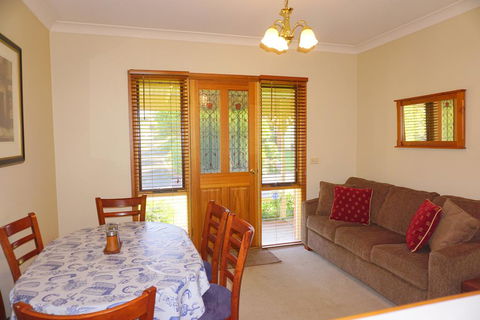 Abrigo Apartment - Sunshine Coast Guide 0