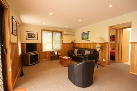 Abs By The Bay - Sunshine Coast Guide 3