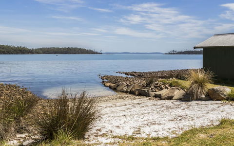 Abs By The Bay - Sunshine Coast Guide 1