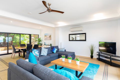 Absolute Airlie - Sunshine Coast Guide 2