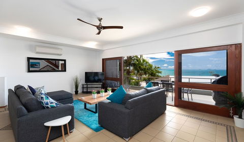 Absolute Airlie - Sunshine Coast Guide 1