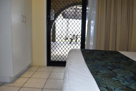ABSOLUTE BEACH FRONT MACKAY - Comfort Resort Blue Pacific - Sunshine Coast Guide 2