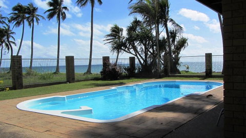 ABSOLUTE BEACH FRONT MACKAY - Comfort Resort Blue Pacific - Sunshine Coast Guide 1