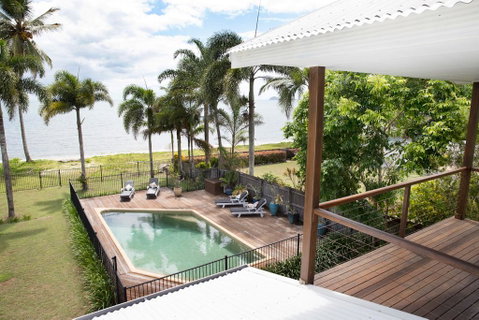 ABSOLUTE BEACHFRONT BLISS @ NEWELL BEACH - Sunshine Coast Guide 0