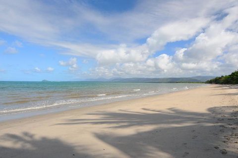 ABSOLUTE BEACHFRONT BLISS @ NEWELL BEACH - Sunshine Coast Guide 1