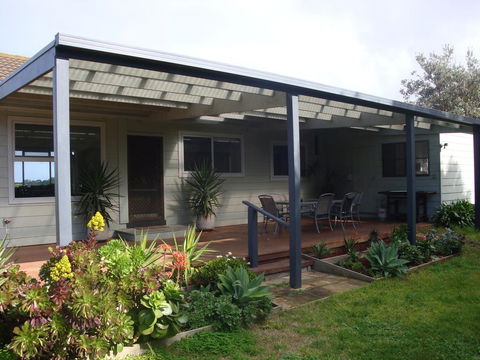 Absolute Waterfront - Sunshine Coast Guide 0