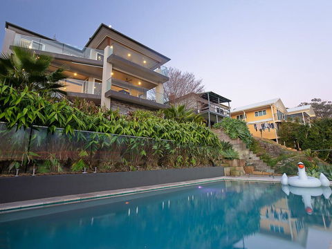 Absolute Waterfront Lakehouse Fishing Point Waterfront Pool Jetty - Sunshine Coast Guide 0