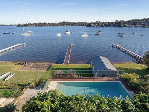 Absolute Waterfront Lakehouse Fishing Point Waterfront Pool Jetty - Sunshine Coast Guide 3