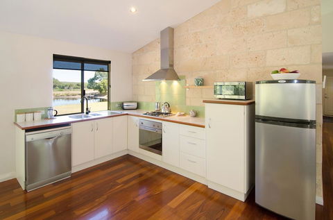 Acacia Chalets Margaret River - Sunshine Coast Guide 2