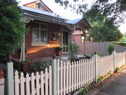 Acacia Cottage On Peel, Bathurst - Sunshine Coast Guide 1