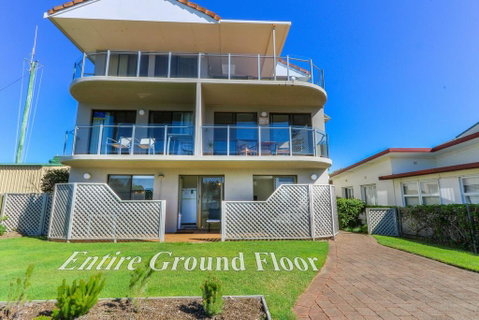 Acacia Kingscliff Town Holiday Apartment - Sunshine Coast Guide 0