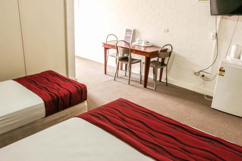 Acacia Ridge Hotel & Motel - Sunshine Coast Guide 2