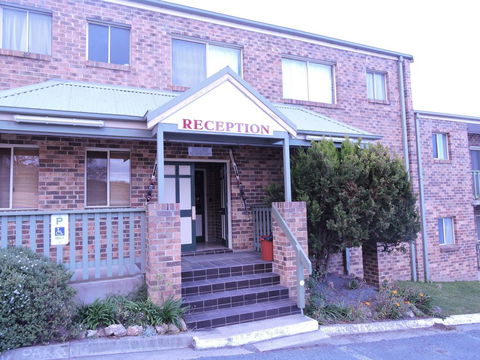 Acacia Snowy Motel - Sunshine Coast Guide 2