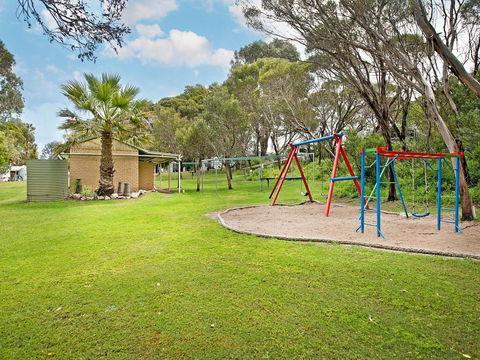 Acclaim Pine Grove Holiday Park - Sunshine Coast Guide 3