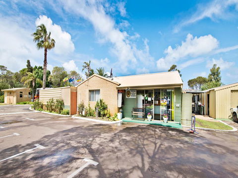 Acclaim Pine Grove Holiday Park - Sunshine Coast Guide 2