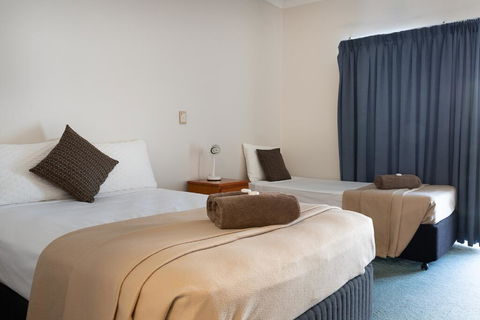 Accommodation On Denham - Sunshine Coast Guide 0