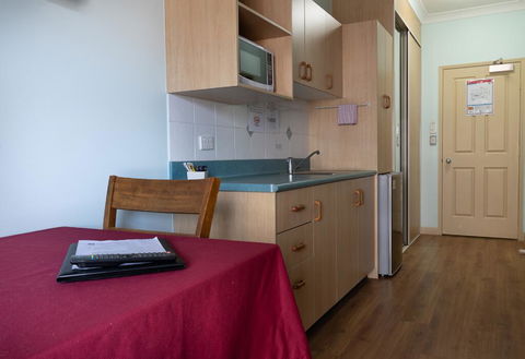 Accommodation On Denham - Sunshine Coast Guide 2