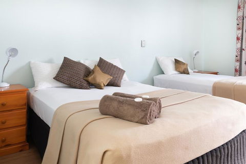 Accommodation On Denham - Sunshine Coast Guide 3