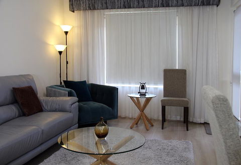 ADELAIDE CBD APARTMENT - 3BR, 2BATH & CARPARK - Sunshine Coast Guide 3