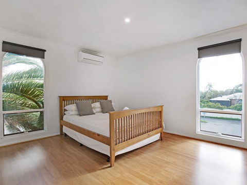 Adelaide Holiday Homes - Sunshine Coast Guide 0