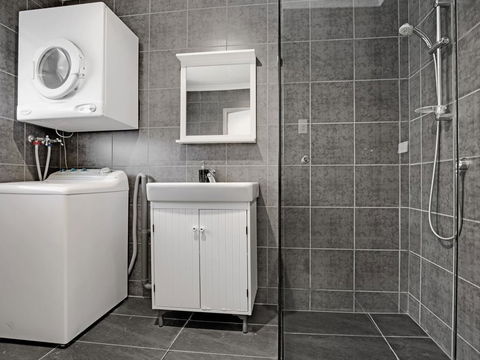 Adelaide Holiday Homes - Sunshine Coast Guide 3