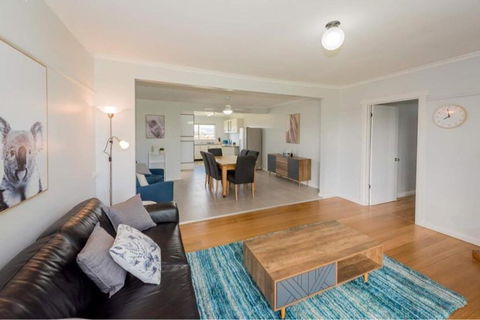 Diamond Hills Campbell Town - Sunshine Coast Guide 0