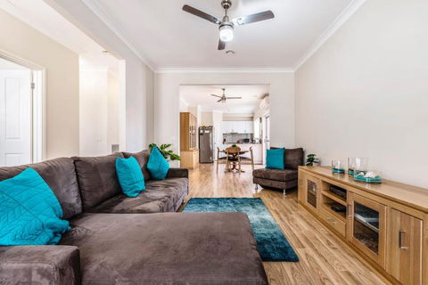 Discover Your Perfect Getaway In Laverton - Sunshine Coast Guide 0